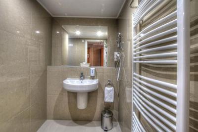 Hotel Anna Budapest - fajna nowa łazienka w Hotelu Anna - ✔️ Hotel Anna Budapest ✔️ hotel 4* Budapeszt