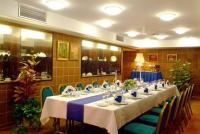 Grand Hotel Hungaria Budapest - elegancka restauracja oferująca dania lokalne