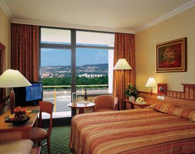 Piękny apartament z widokiem na Dunaj i góry Budańskie w Hotelu Konferencyjnym i Termalnym Helia Budapeszt - Hotel Helia**** Budapest - Termal Hotel Helia Budapeszt