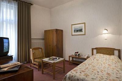 Nastrojowy pokój w Hotelu Gellert z widokiem na Dunaj - Gellért Hotel**** Budapest - Węgry kurorty wody lecznicze Budapeszt