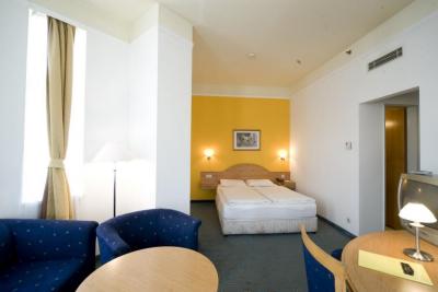 Pokój hotelowy - Budapeszt - Hotel Golden Park Budapeszt w ścisłym centrum miasta, przy dworcu kolejowym Keleti - Golden Park Hotel Budapeszt**** - położony w pobliżu dworca kolejowego Keleti