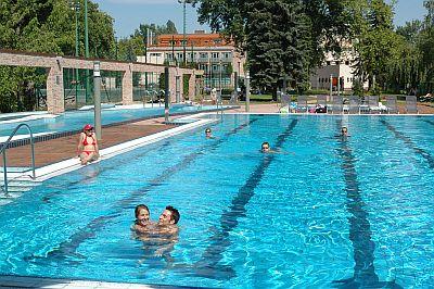 Duży basen pływacki - Hotel Welness Beach Budapest - ✔️ Holiday Beach Hotel**** Budapest - Wellness Conference Hotel, specjalna oferta z pakietami wellness
