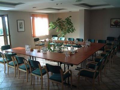 Sala konferencyjna blisko do lotniska - Airport Hotel Stacio w Vecses - ✔️ Airport Hotel Stáció Vecsés ✔️ Hotel Airport Stáció