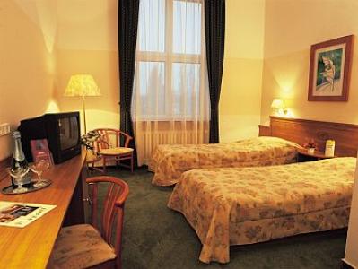 Hunguest Hotel Millennium Budapest , na drodze wiodącej na lotnisko - pokój hotelowy - Hotel Millennium Budapest - Hotel na placu Nagyvarad, przy drodze od portu lotnicznego Ferihegy do centrum Budapesztu