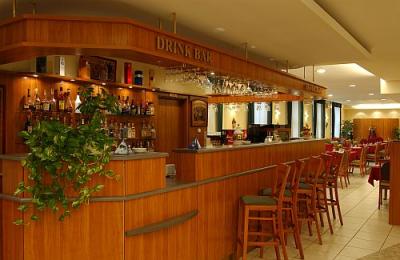 Drink bar - Hunguest Hotel Millennium Budapest , na drodze wiodącej na lotnisko - Hotel Millennium Budapest - Hotel na placu Nagyvarad, przy drodze od portu lotnicznego Ferihegy do centrum Budapesztu