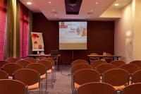 Nowoczesna sala konferencyjna w pobliżu głównego lotniska Węgier, Ibis Budapest Citysouth***