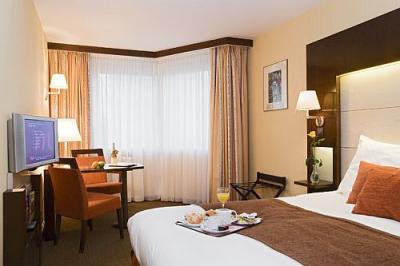 Romantyczny i elegancki pokój z łóżkiem francuskim w samym centrum miasta - Hotel Mercure Korona Budapeszt - Hotel Mercure Budapest Korona**** - Czterogwiazdkowy hotel w sercu Budapesztu