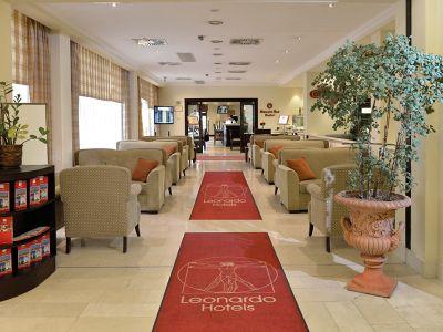 Hall budapeszteńskiego Hotelu Leonardo - Leonardo Hotel**** Budapest - czterogwiazdkowy hotel ceną ulgową blisko do mostu Petőfiego, oferty promocyjne hotelu Leonardo Budapeszt
