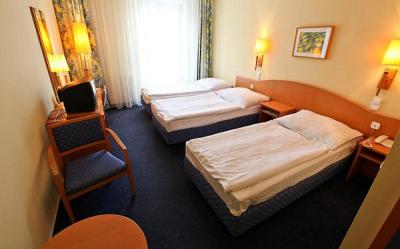 Trzyosobowy pokój w Hotelu Sissi przy moście Petofiego w promocyjnej cenie - Sissi Hotel Budapest - Tani Hotel Sissi w centrum Budapesztu