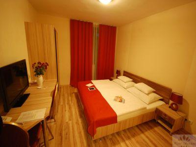 Przestrzenny pokój w Hotelu Sunshine w niskich cenach - Hotel Sunshine Budapest - tani hotel blisko stacji metra Kobanya-Kispest w Budapeszcie