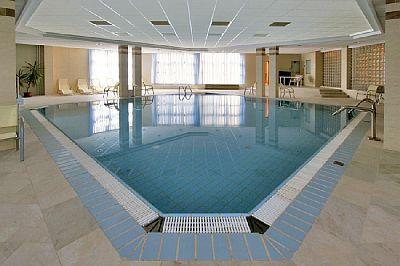 Hotel Rubin Wellness w Budańskich górach - Basen kryty - ✔️ Rubin Wellness Hotel Budapest ✔️ Wellness Hotel Budapeszt